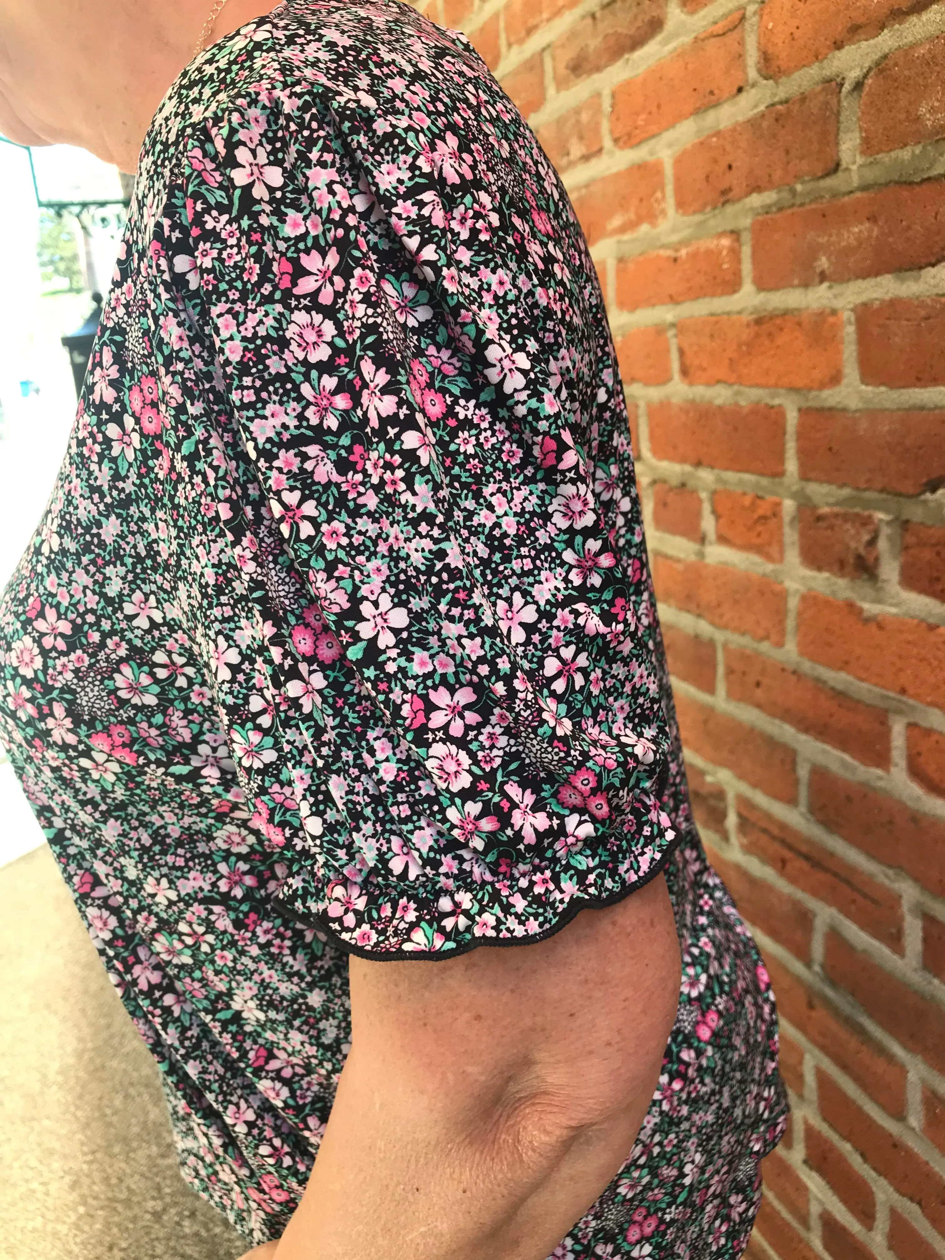 BLACK/PINK DITSY FLORAL KNIT TOP