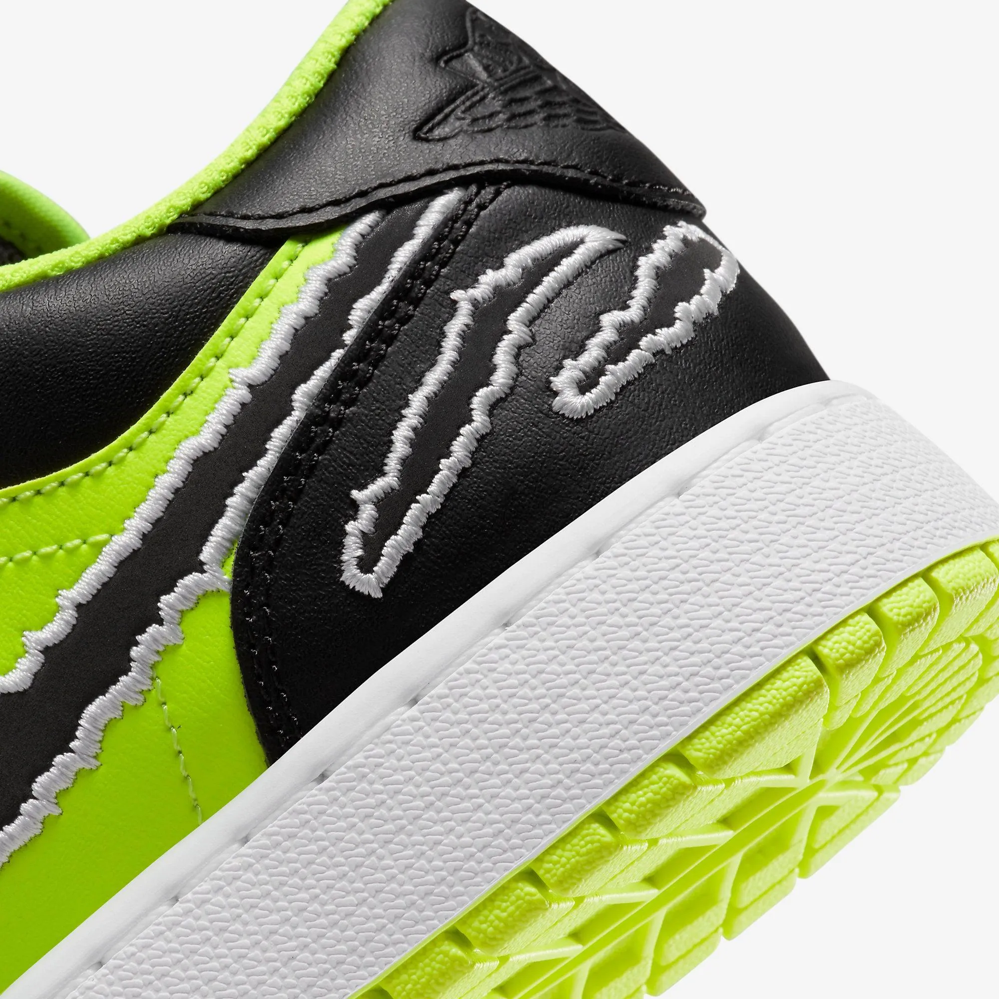 (GS) Air Jordan 1 Low SE 'Black Cat Volt' (2023) DX6666-701