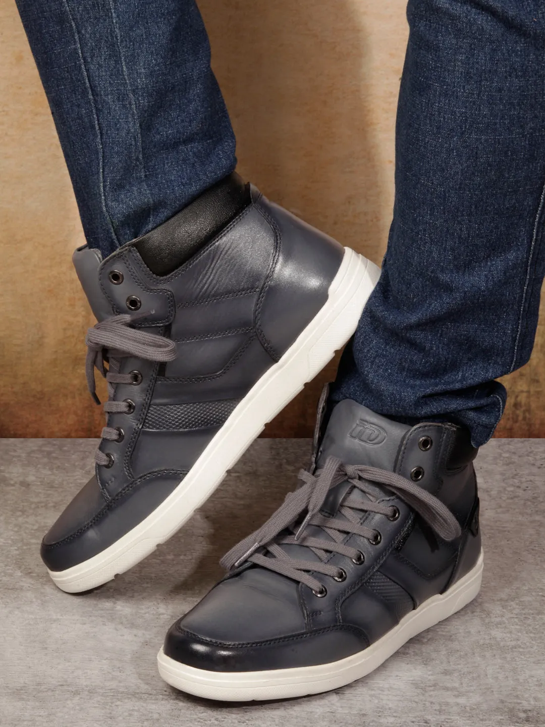 Men Grey Leather Sneaker (ID3089)